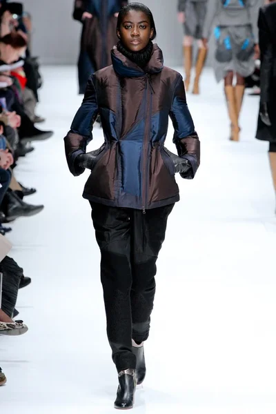 Look 18